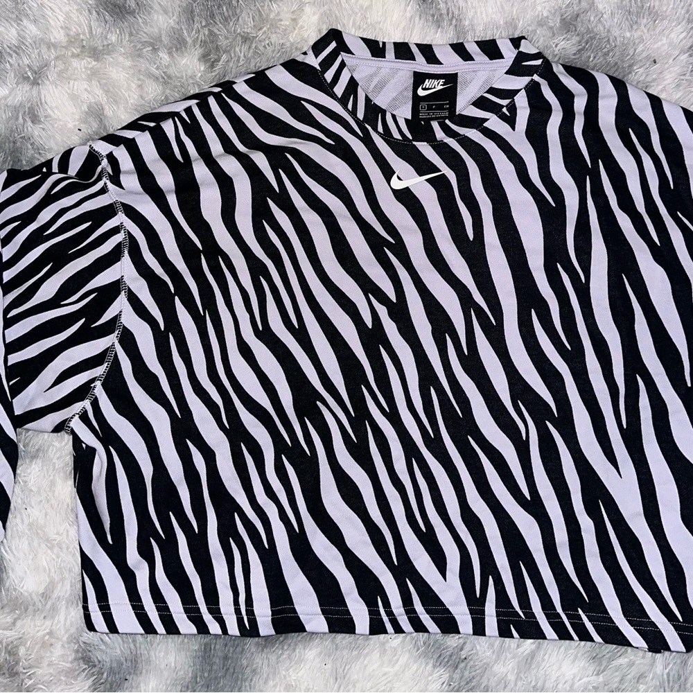 Nike Zebra Print Crewneck Sweatshirt - Black & White - EUC Small